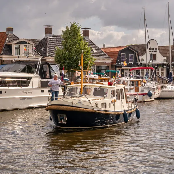 Motoryachten-in-den-Niederlanden:-Typen,-Preise-und-die-schönsten-Segelziele